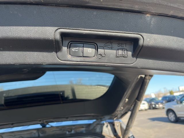 Used 2021 Ford Explorer XLT w/ Equipment Group 202A AWD/4WD image 18