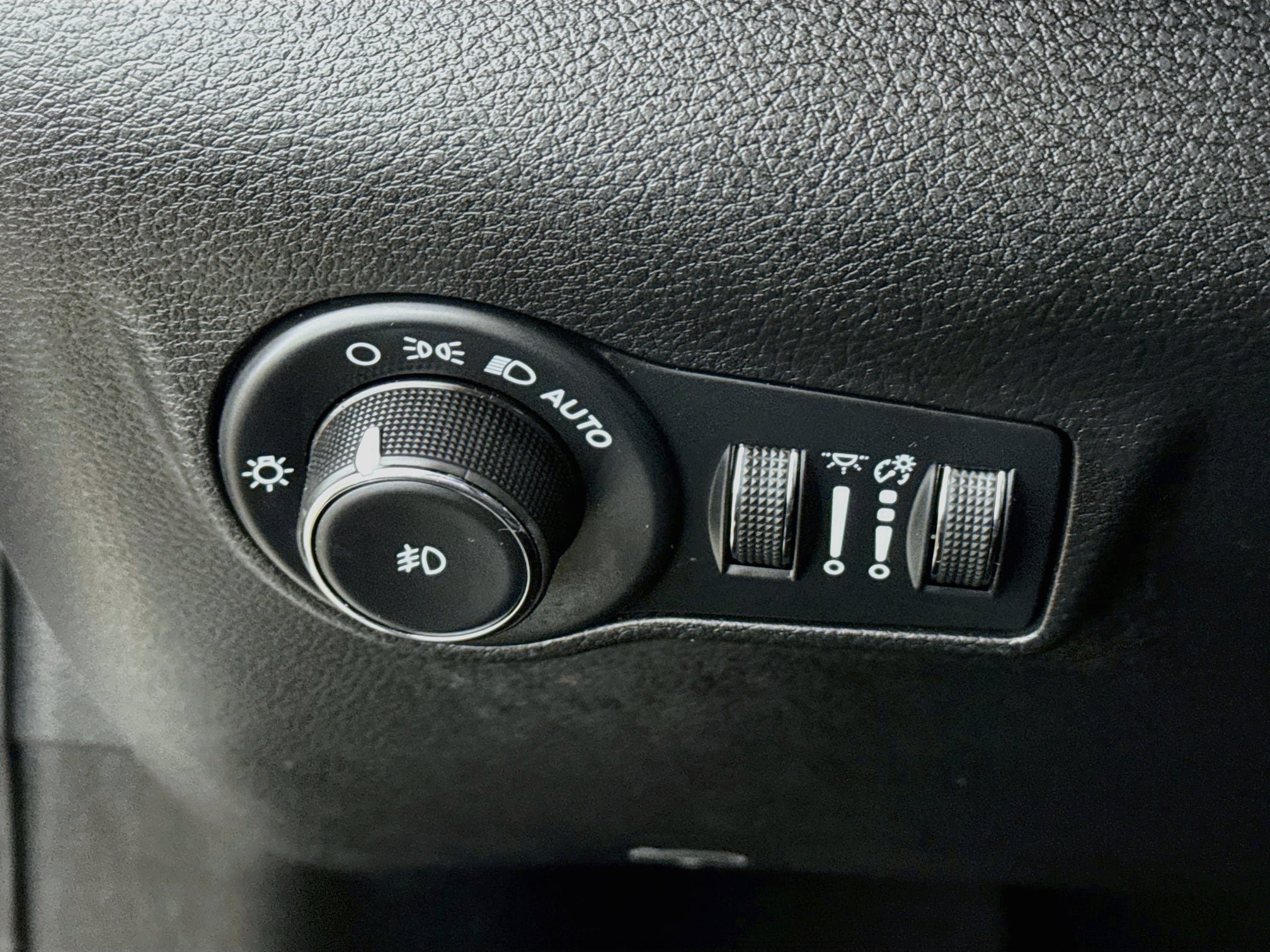 Used 2023 Jeep Compass Latitude AWD/4WD image 11