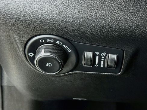 Used 2023 Jeep Compass Latitude AWD/4WD image 11