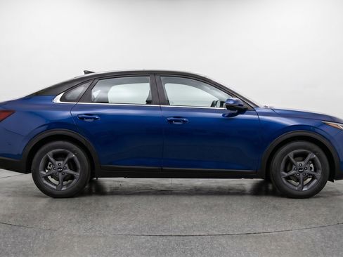 Used 2025 Kia K4 LXS FWD image 11