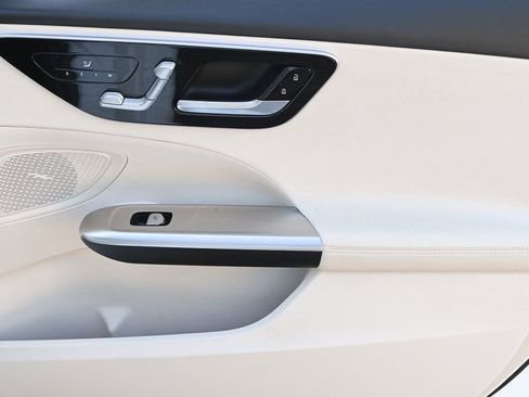 Used 2025 Mercedes-Benz C 300 C 300 image 21