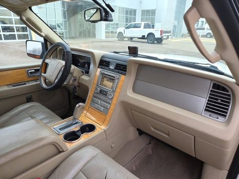 Used 2007 Lincoln Navigator Ultimate image 11