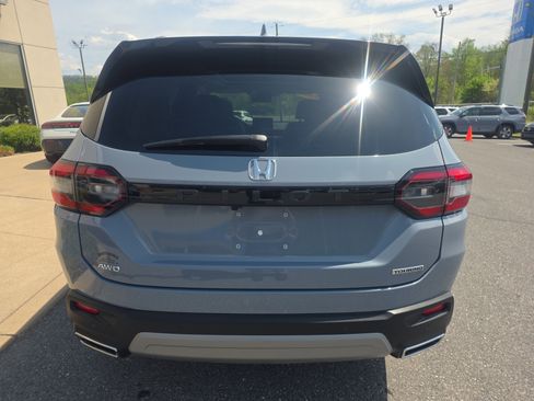 Used 2025 Honda Pilot Touring image 6