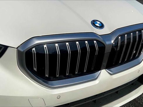 Certified 2024 BMW i5 eDrive40i w/ Premium Package image 29