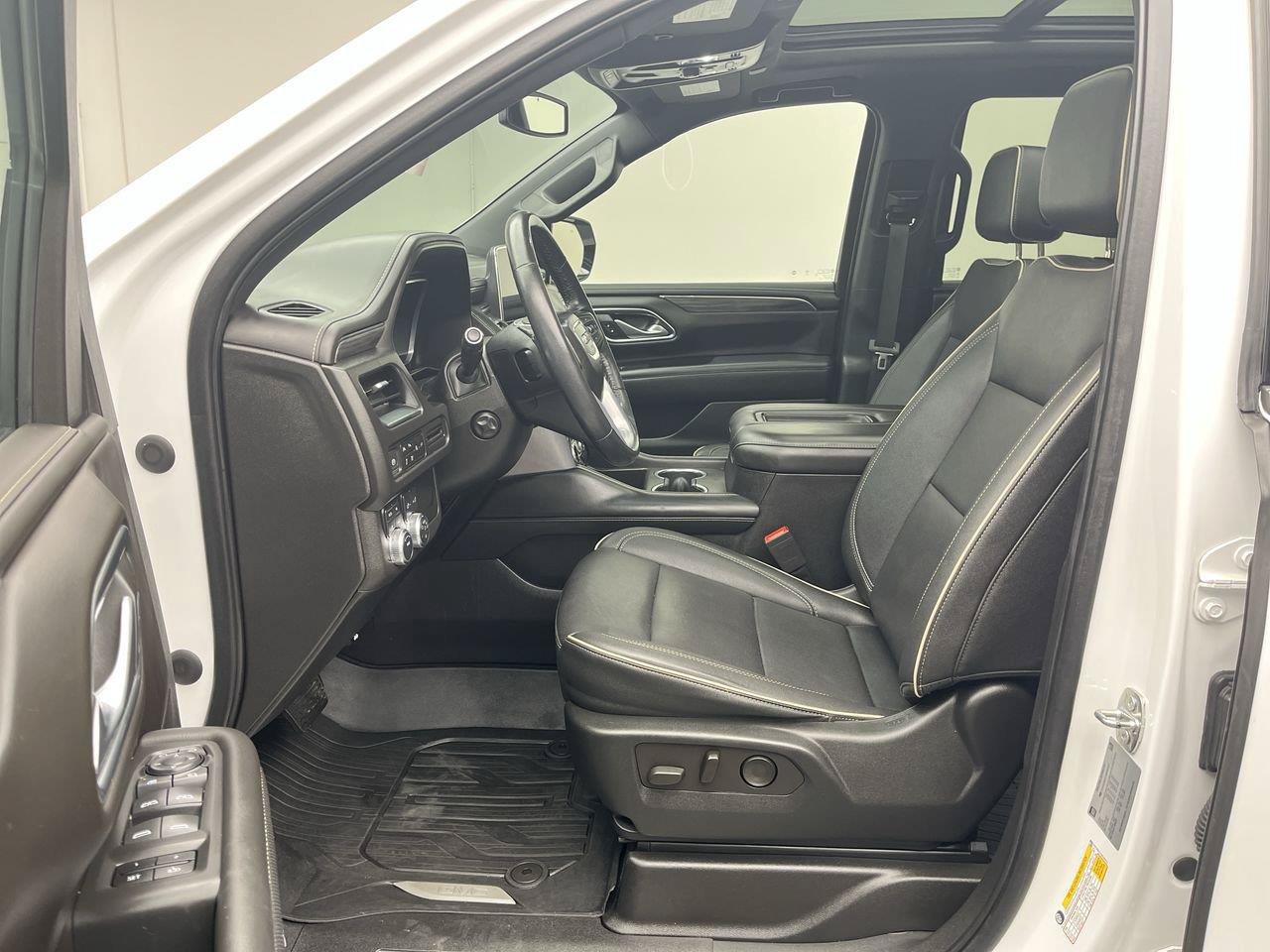 Certified 2022 GMC Yukon SLT w/ SLT Premium Package AWD/4WD image 3