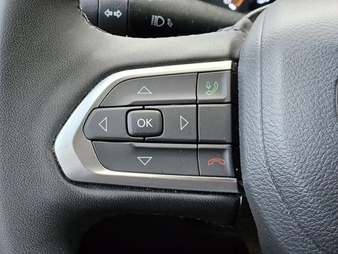 Used 2025 Jeep Compass Latitude AWD/4WD image 17