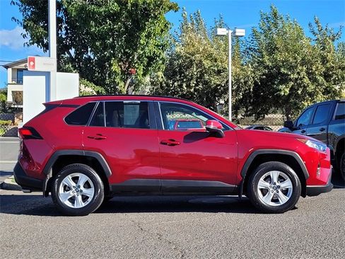 Used 2020 Toyota RAV4 XLE image 5