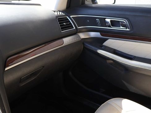 Used 2017 Ford Explorer Platinum AWD/4WD image 17