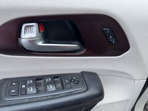 Used 2020 Chrysler Pacifica Limited image 12