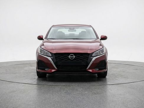 Used 2025 Nissan Altima 2.5 SV image 2