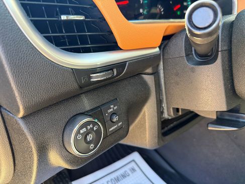 Used 2014 Chevrolet Traverse LT image 21