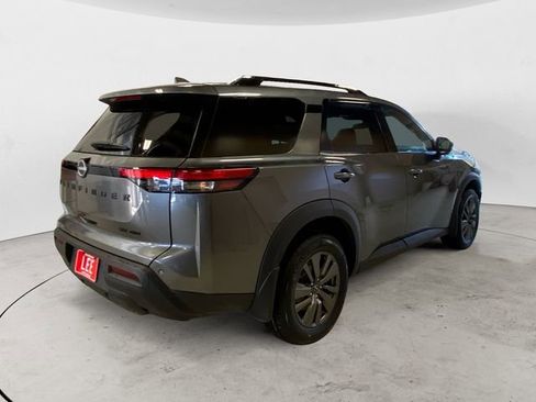 Certified 2024 Nissan Pathfinder SV w/ Black Appearance Package image 5