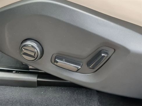 New 2026 Volvo XC90 B6 Plus w/ Protection Package Premier image 16