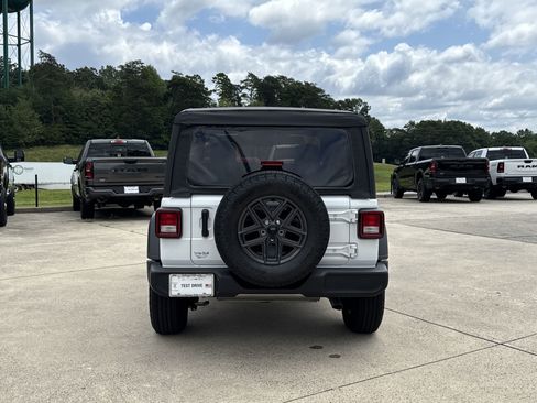 Used 2025 Jeep Wrangler Sport S image 6