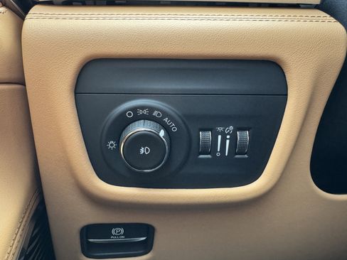 Used 2023 Jeep Grand Cherokee L Summit image 23