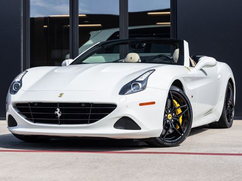 Used 2015 Ferrari California T RWD image 1