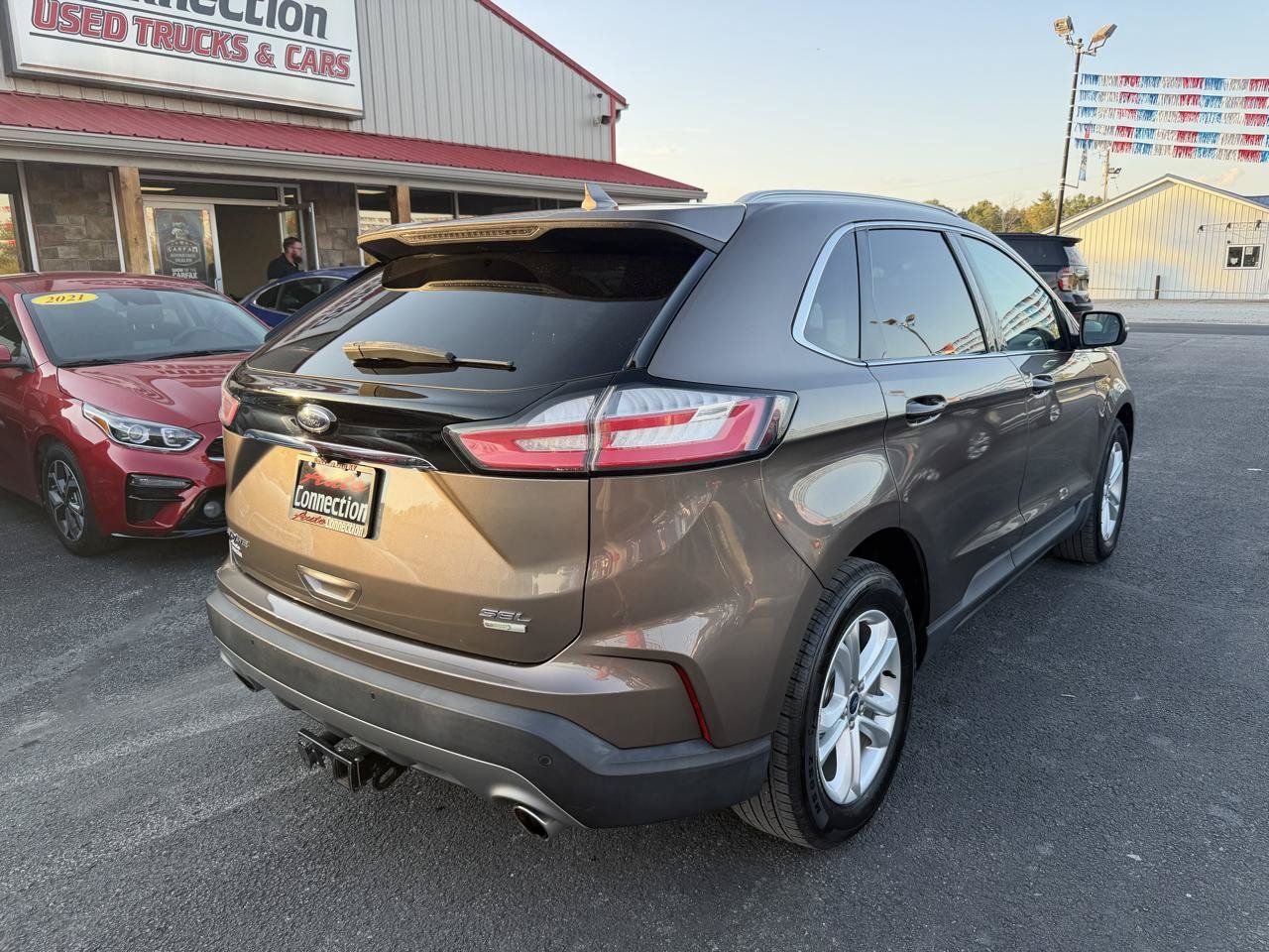 Used 2019 Ford Edge SEL w/ Cold Weather Package AWD/4WD image 4