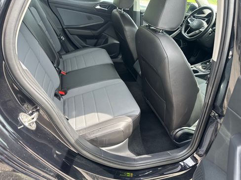 Used 2025 Volkswagen Jetta SE FWD image 21
