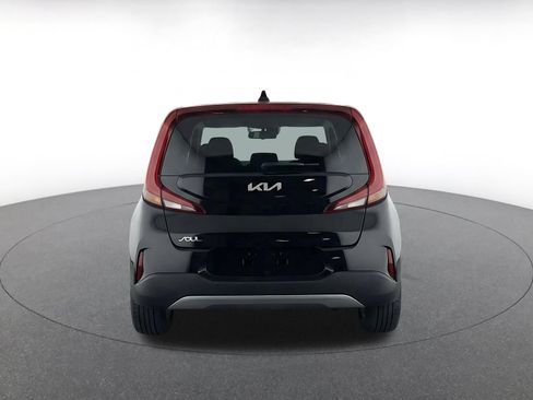 Used 2025 Kia Soul LX w/ LX Technology Package FWD image 9
