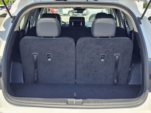 Used 2024 Kia Sorento S FWD image 11