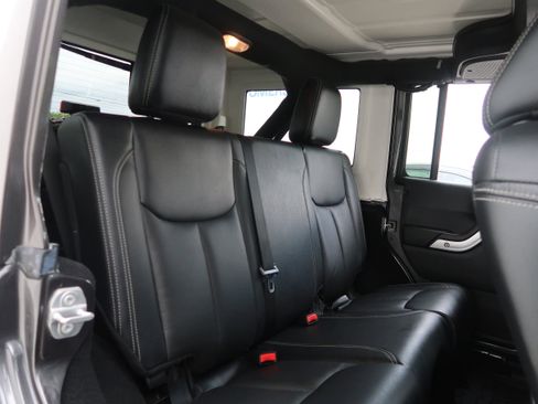 Used 2016 Jeep Wrangler Unlimited Rubicon AWD/4WD image 38