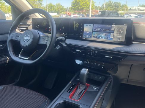 Certified 2025 Nissan Kicks SR FWD image 5
