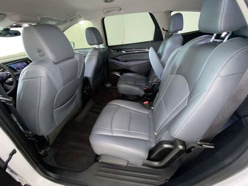 Used 2020 Buick Enclave Essence FWD image 28