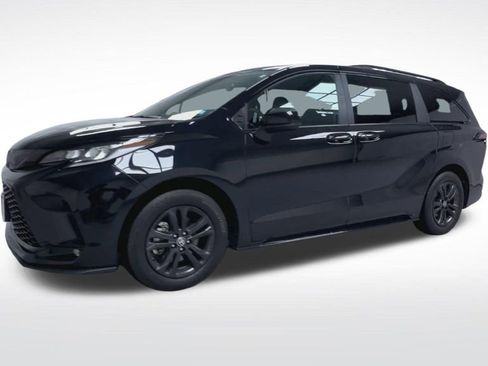Certified 2025 Toyota Sienna XSE w/ XSE Plus Package AWD/4WD image 4