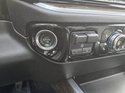 Used 2025 GMC Sierra 1500 Elevation image 25