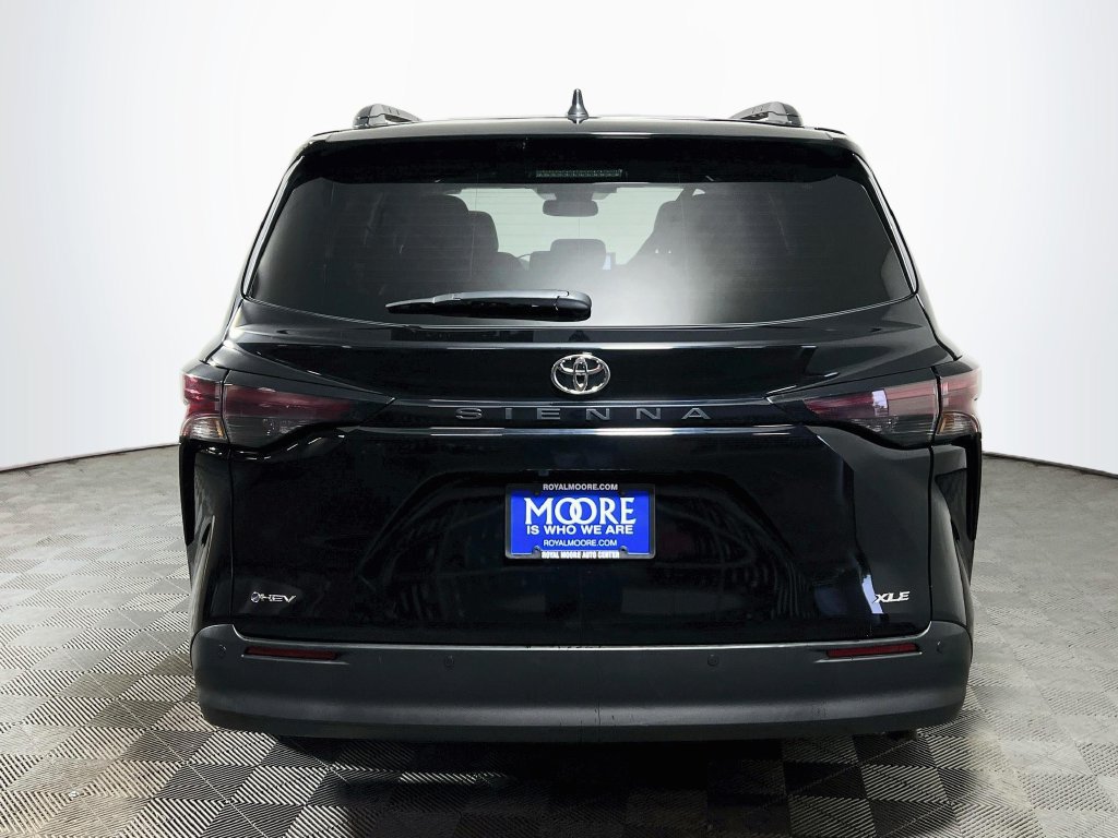 Certified 2026 Toyota Sienna XLE FWD image 6