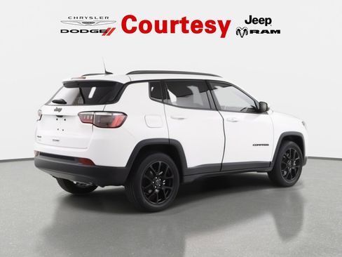 New 2026 Jeep Compass Latitude image 3