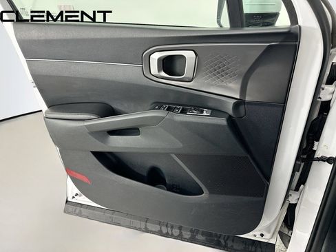 Used 2023 Kia Sorento LX FWD image 25