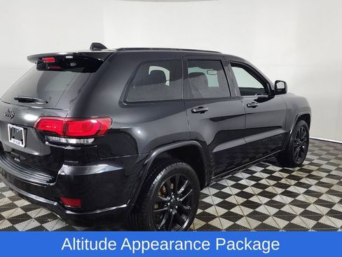 Used 2022 Jeep Grand Cherokee Laredo X image 8