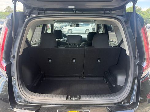 Used 2025 Kia Soul LX w/ LX Technology Package FWD image 30