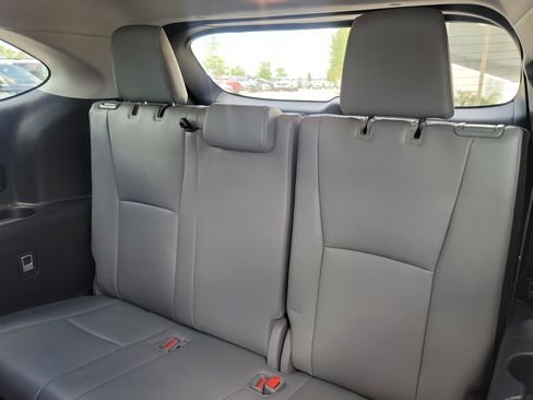 Used 2023 Toyota Highlander XLE FWD image 20