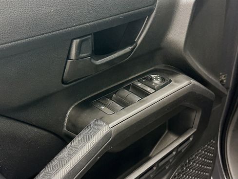 Used 2025 Toyota Tacoma SR5 AWD/4WD image 15