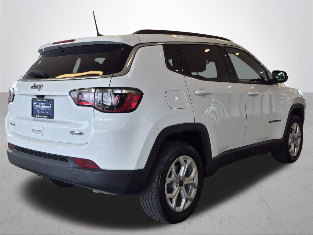 Used 2025 Jeep Compass Latitude AWD/4WD image 7