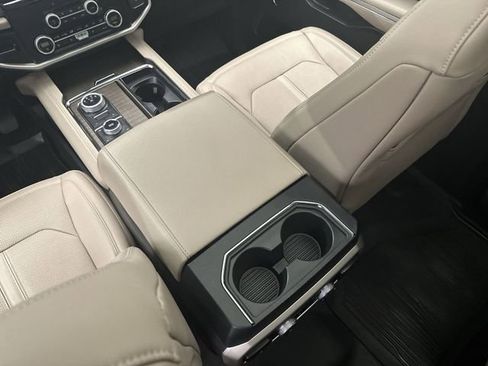 Used 2023 Ford Expedition Limited image 26