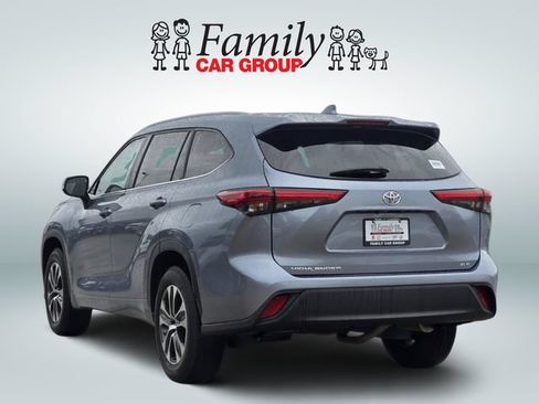 Used 2021 Toyota Highlander XLE FWD image 3