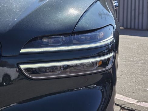 Used 2023 Genesis GV70 2.5T w/ Advanced Package image 10