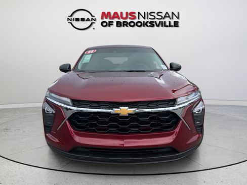 Used 2025 Chevrolet Trax LS FWD image 3