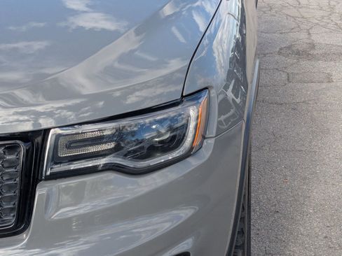 Used 2020 Jeep Grand Cherokee Laredo image 10