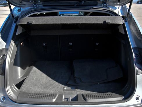 Used 2025 Chevrolet Trax LT w/ LT Convenience Package image 38