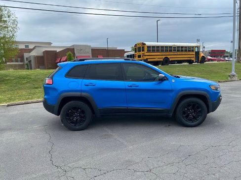 Used 2019 Jeep Cherokee Trailhawk w/ Comfort/Convenience Group AWD/4WD image 8