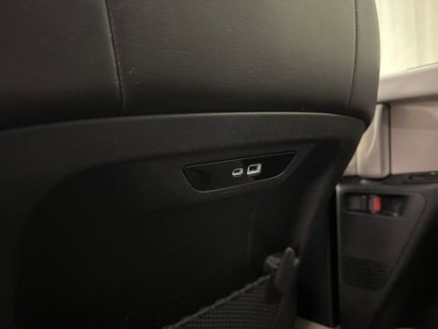 Used 2024 Chrysler Pacifica Touring-L image 31