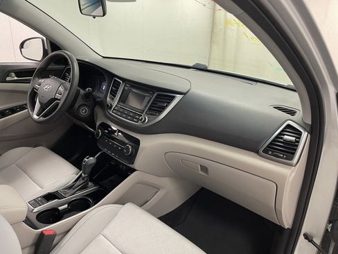 Used 2018 Hyundai Tucson SE image 12