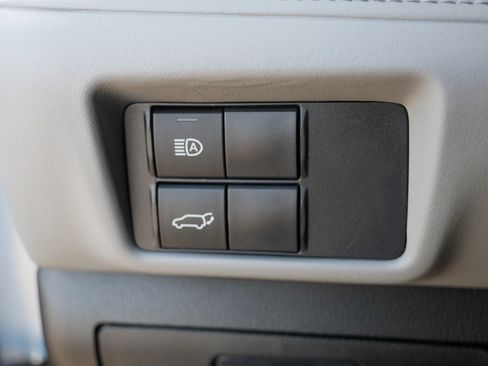 Used 2021 Toyota Highlander XLE image 26