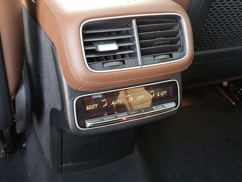 Used 2024 Mercedes-Benz GLS 450 4MATIC image 11
