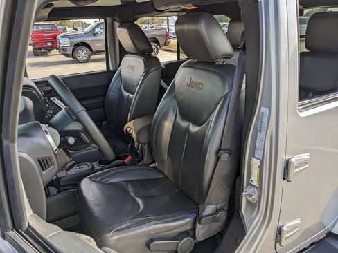 Used 2017 Jeep Wrangler Unlimited Sahara w/ Connectivity Group image 27