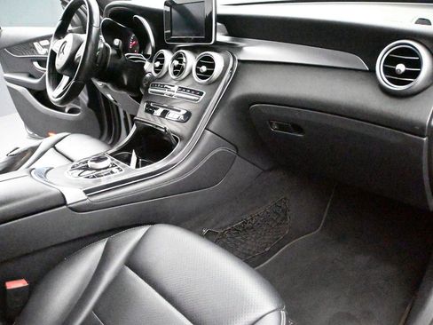 Used 2018 Mercedes-Benz GLC 300 4MATIC image 17